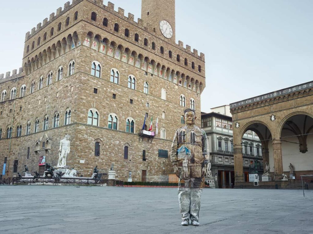 liu-bolin-hiding-in-florence-exhibition