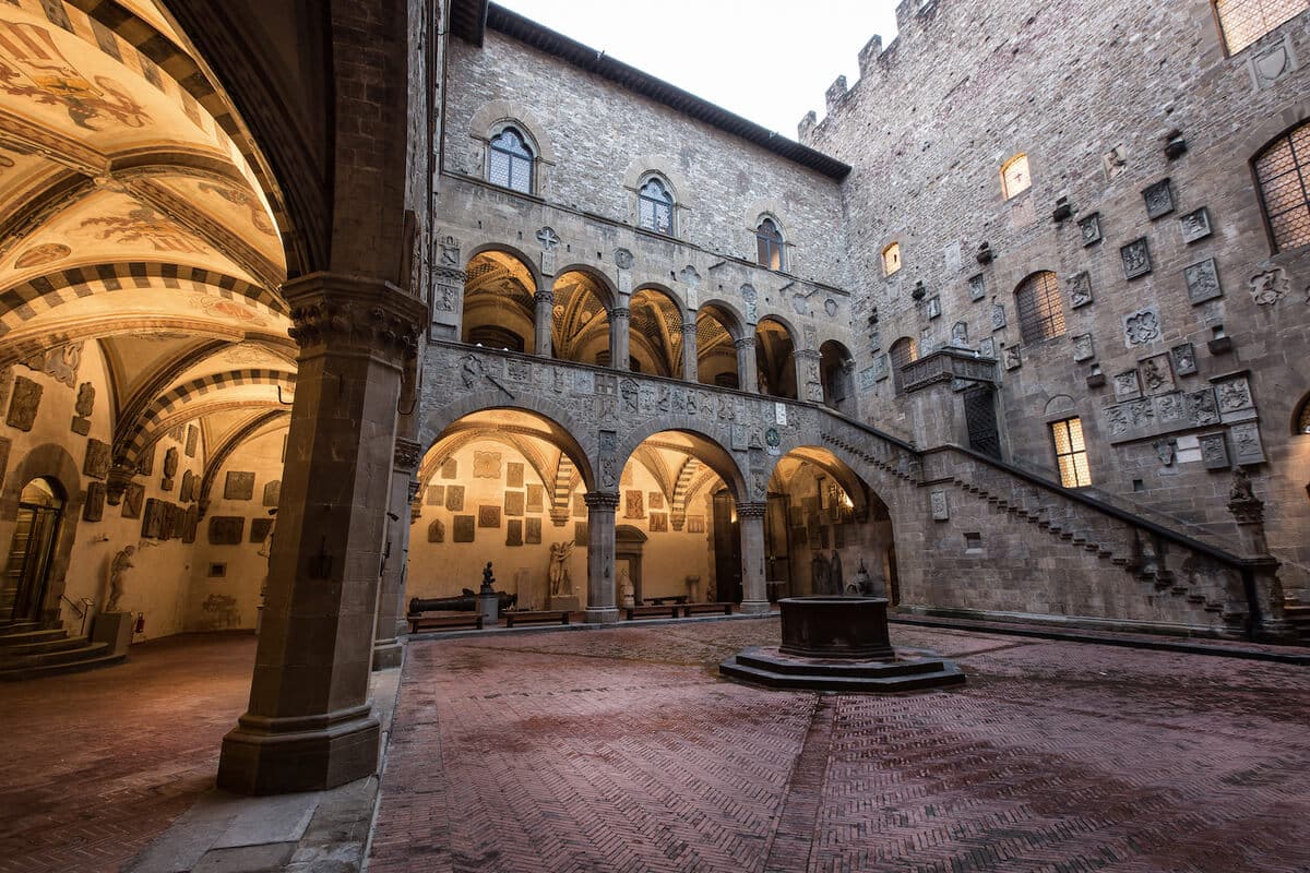 Museo Nazionale del Bargello_Cortile_ridotta