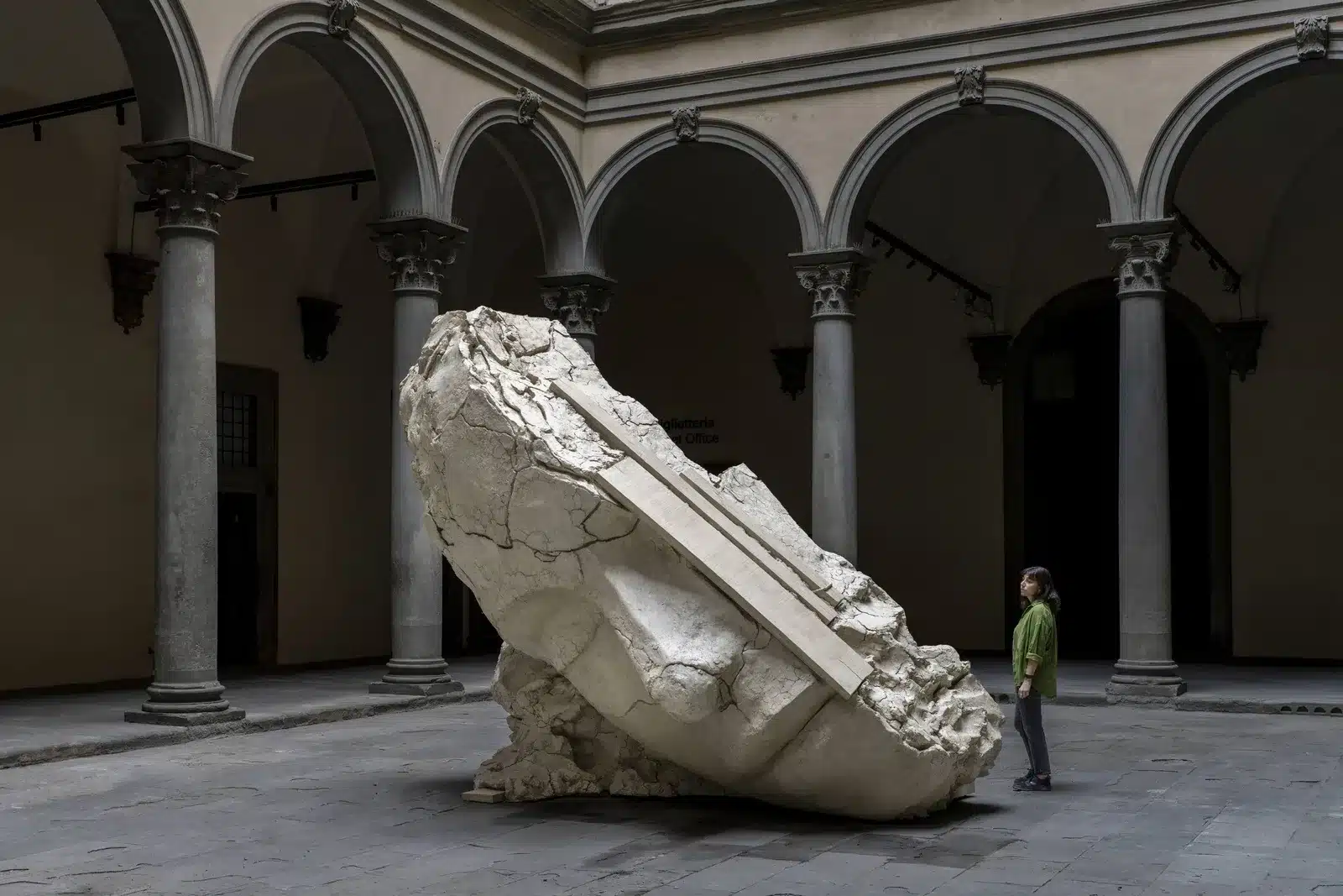 broken-palazzo-strozzi-firenze-mark-manders-silent-studio