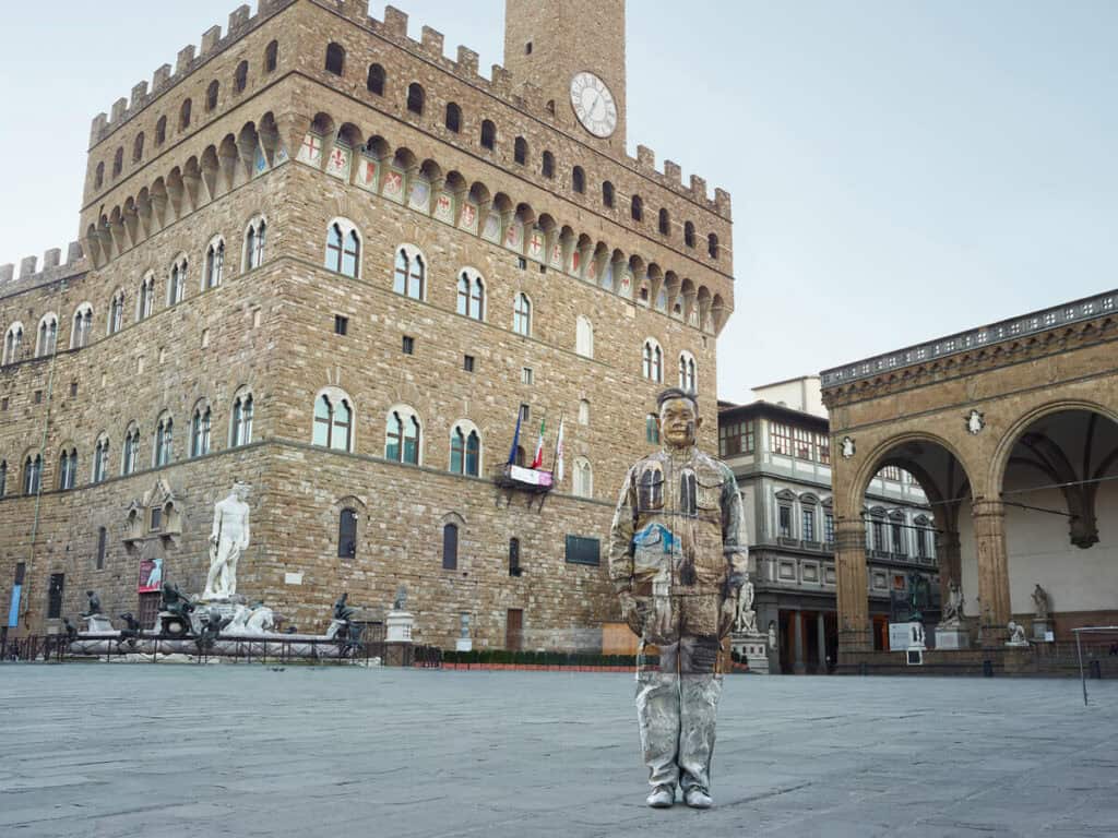 liu-bolin-hiding-in-florence-exhibition