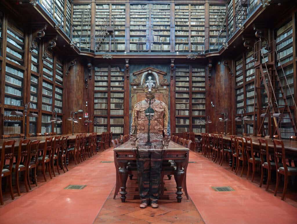 liu-bolin-hiding-in-florence-exhibition