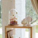 Glass dome with stabilized flowers L