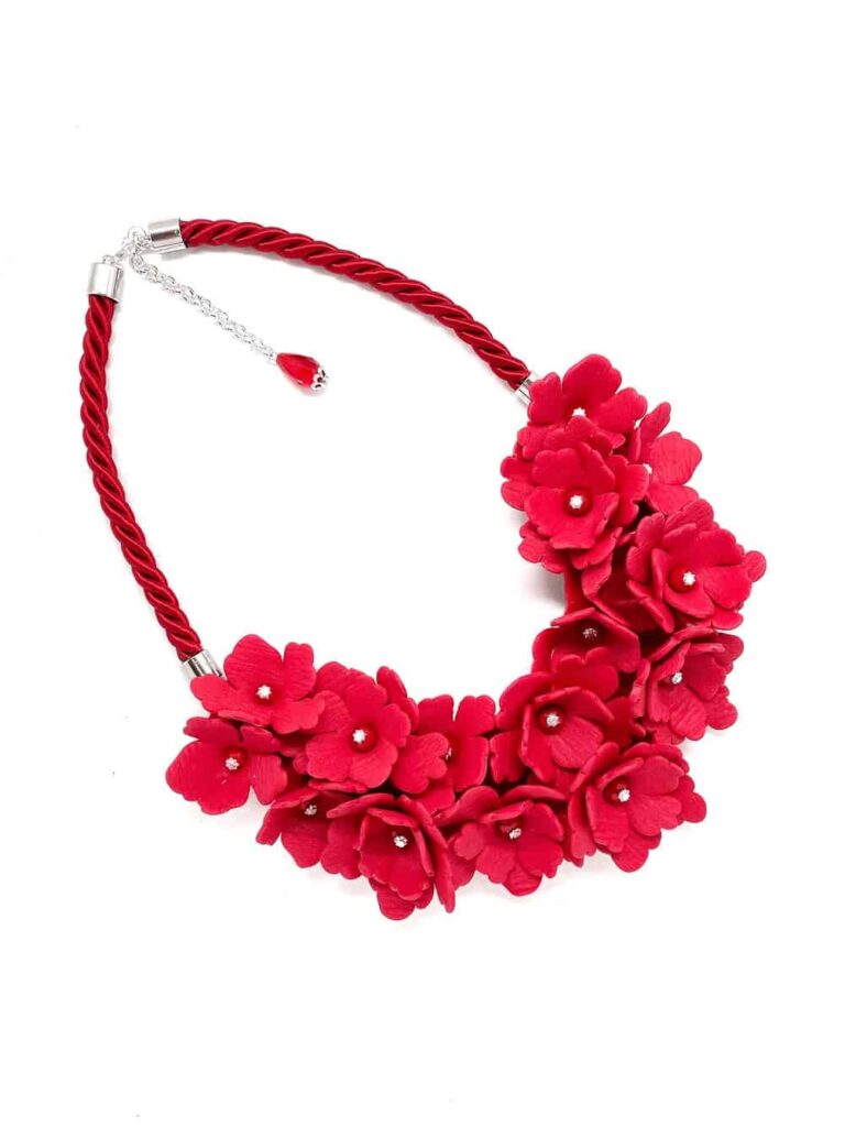 Big flowers statement necklace