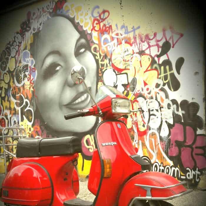 Tour della street art di Roma a bordo di una Vespa