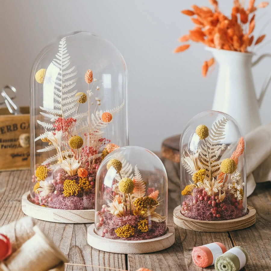 Glass dome with stabilized flowers