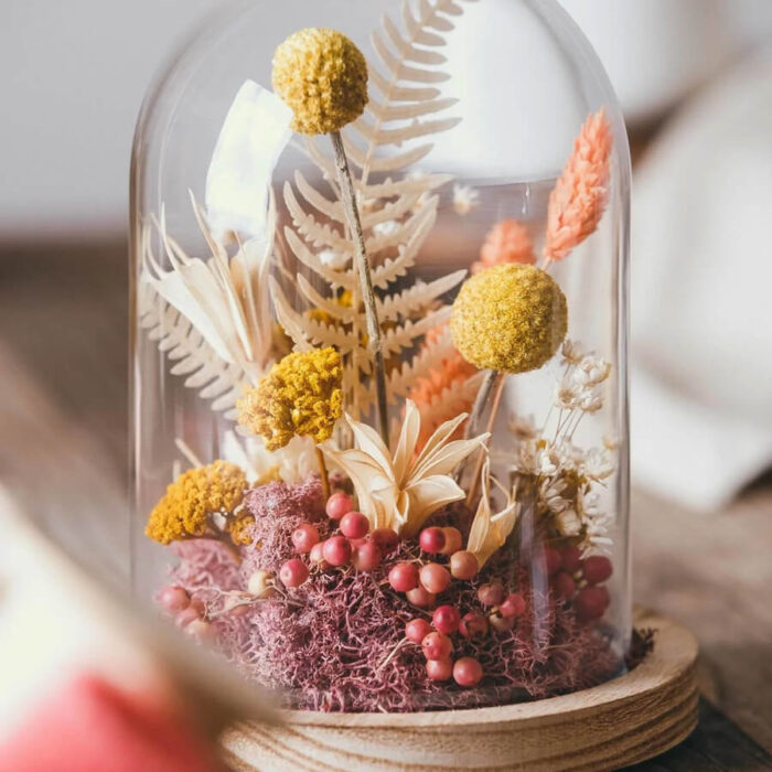 Glass dome with stabilized flowers M