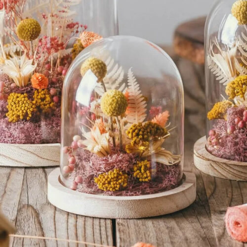 Glass dome with stabilized flowers S