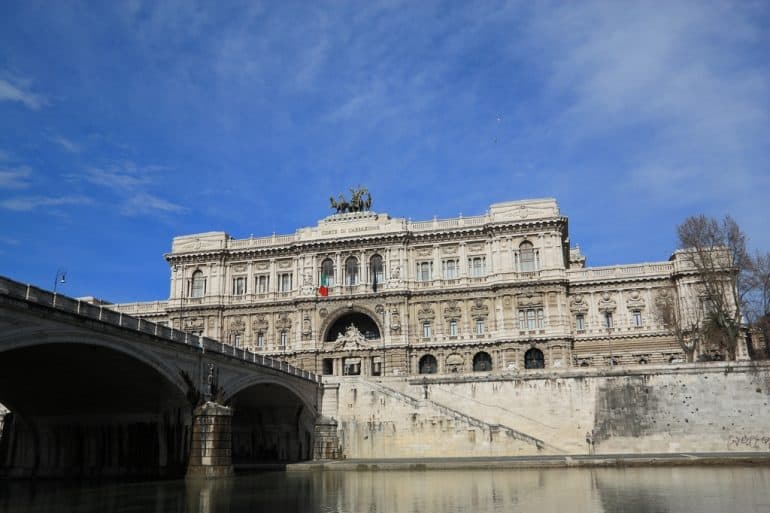 Neighbourhoods of Rome