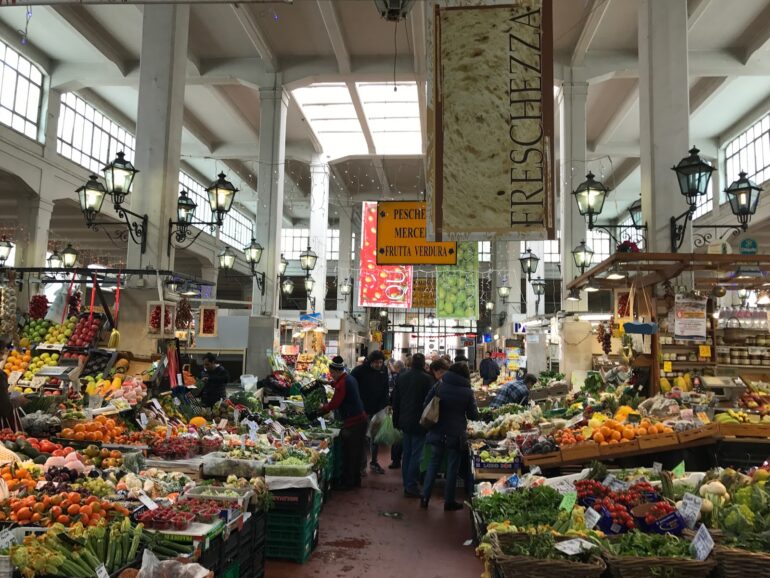 Mercato Piazza Unità Rome