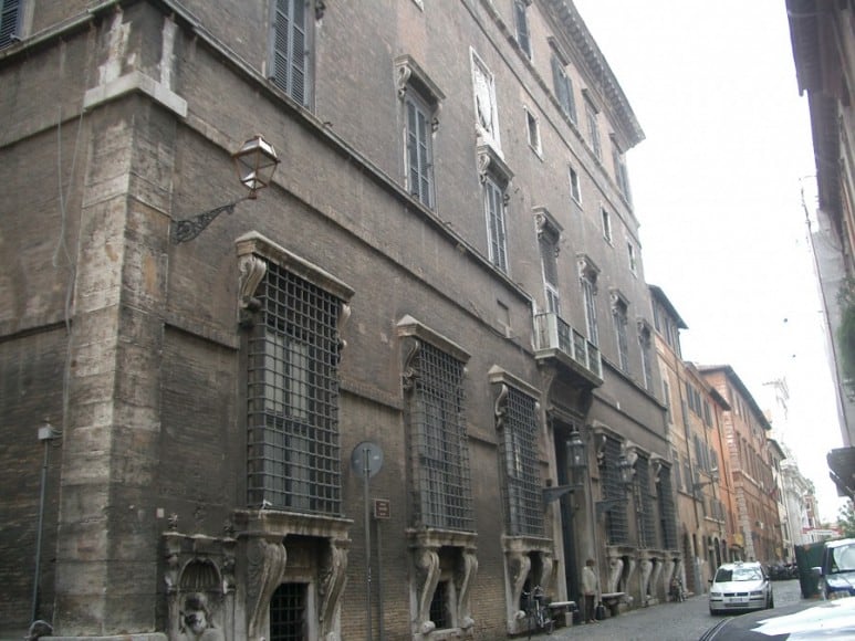 Palazzo Sacchetti is a 16th-Century palace located on Via GIulia 66