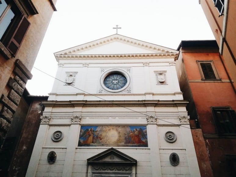 Interesting wall carving found in Chiesa di Santa Maria dell'Orazione e Morte, located right after Arco dei Farnese adjacent Palazzo Falconieri.