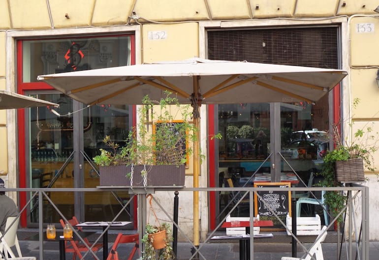The Ultimate Guide to Rome’s Trastevere Neighbourhood. Best restaurants, bars and things to do in Trastevere.