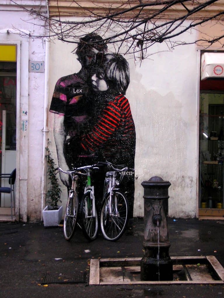 Sten Lex abbraccio pigneto roma street art