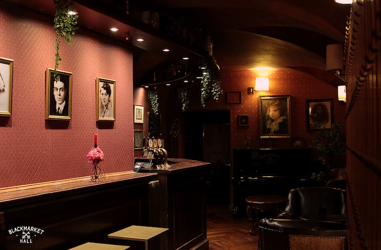 Blackmarket Hall Bars in Monti