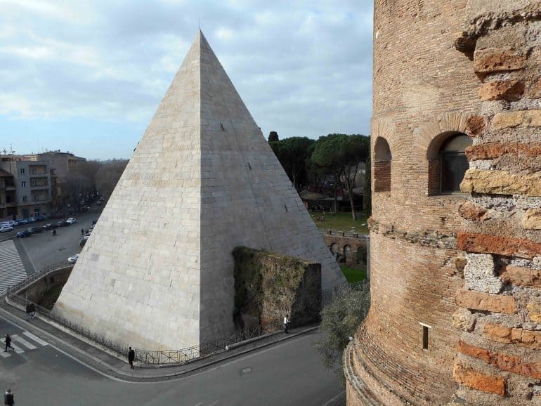 Piramide Cestia Roma