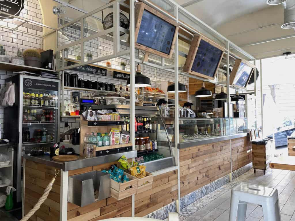 fratelli de luca salad & juice bar in rome prati