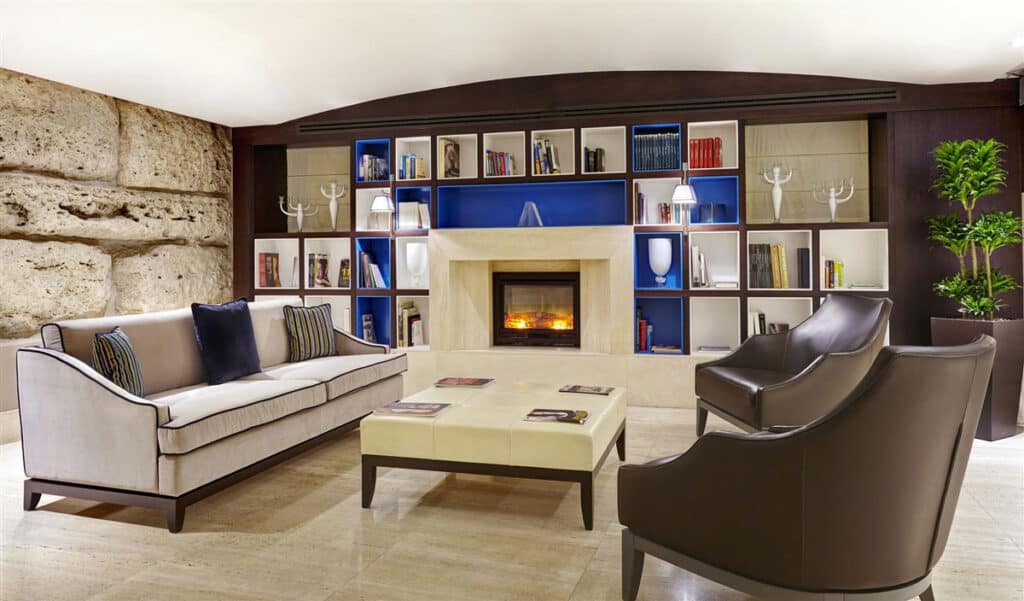 st-george-indigo-hotel-rome-library