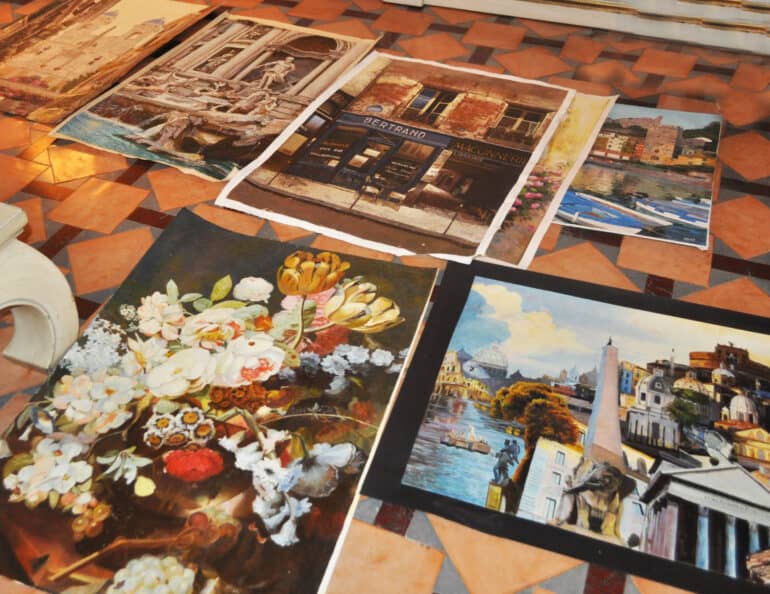 Roman artist Mauro Rosi is inviting potential clients to his home and studio to introduce them to his artworks in Rome near the Spanish Steps.