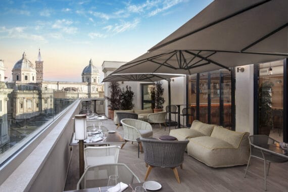 MUN is the new rooftop bar in Monti, located on the 8th floor of the new Double Tree Hilton Hotel, and accessible to the public.