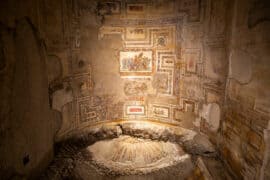 La mostra “Raffaello e la Domus Aurea. L’invenzione delle grottesche” celebra i 500 anni dalla nascita di Raffaello Sanzio e il nuovo ingresso della Domus Aurea.