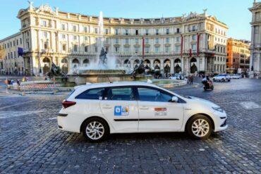 how to get a taxi in rome