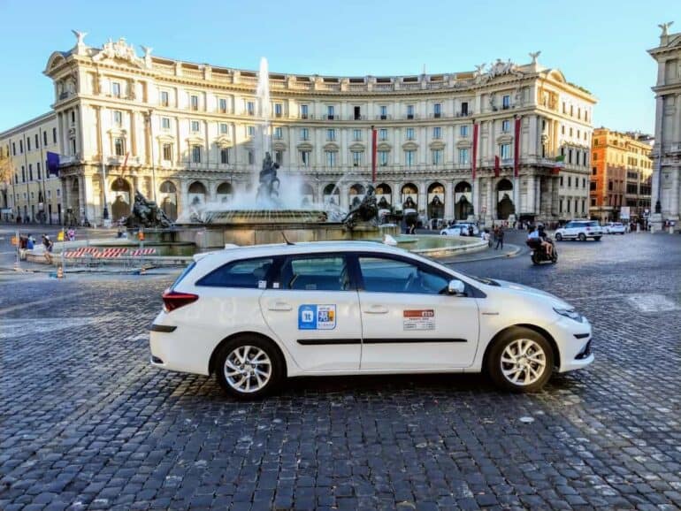 how to get a taxi in rome