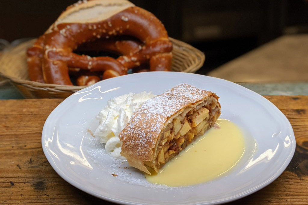 strudel-bretzel-cantinatirolese