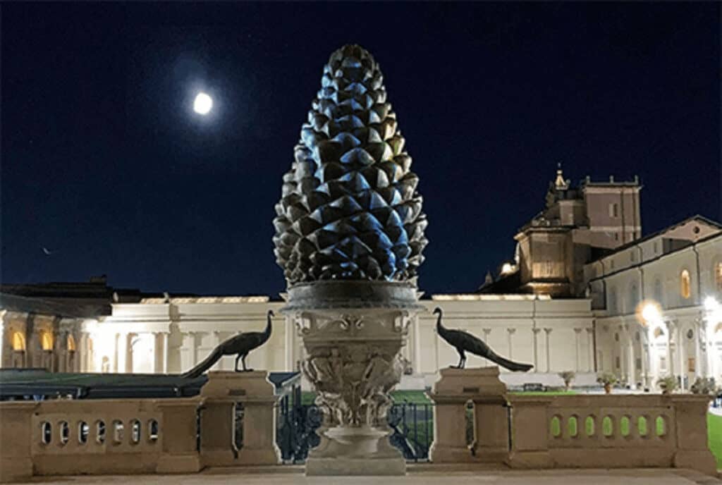 Visit Vatican Museums at Night