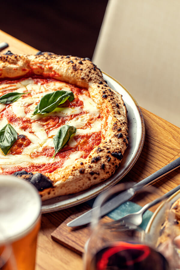 Montebello: Dove trovare un'ottima pizza e un barbecue di qualità a Roma