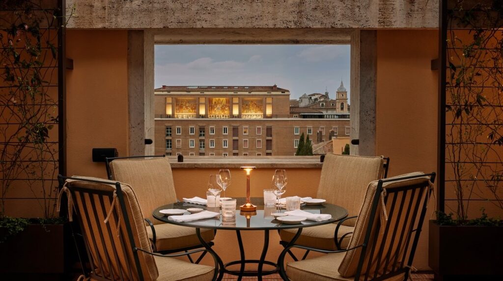 Scopri il nuovo Bulgari Hotel di Roma: lusso esclusivo e design contemporaneo nella splendida cornice di Piazza Augusto Imperatore.