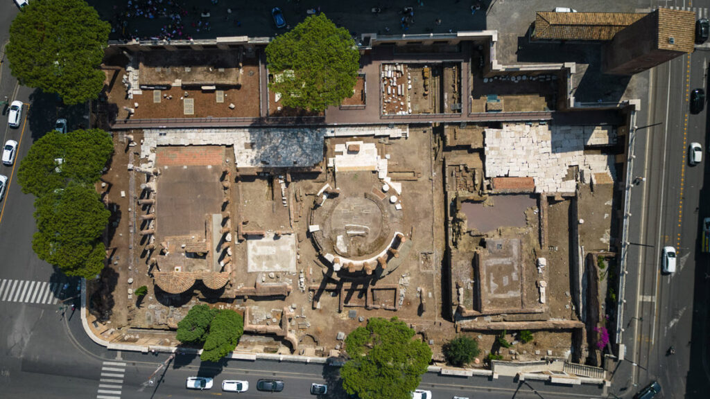 Largo-Argentina-Archeological-Site-in-Rome