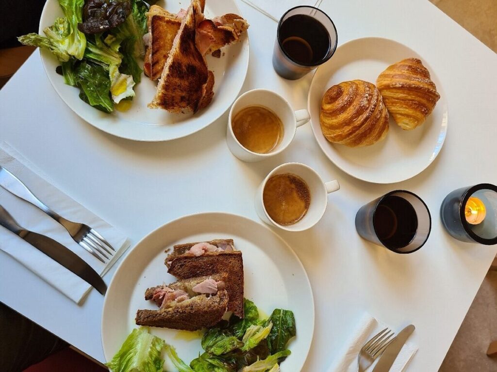 The best spots for classic American brunch, international or traditional Italian style brunch and lunch in Rome.