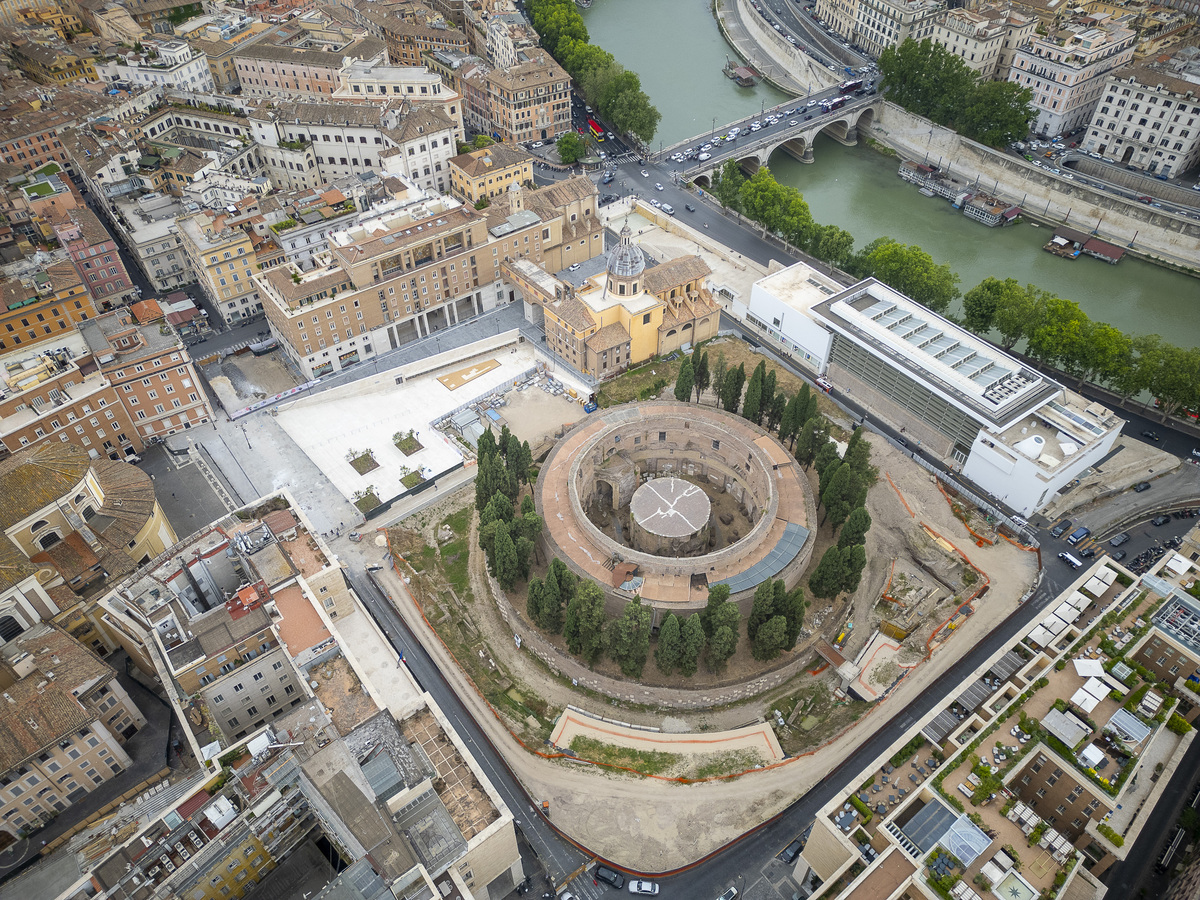 Piazza Augusto Imperatore is reborn