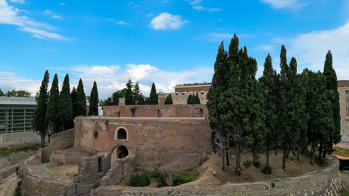 Piazza Augusto Imperatore is reborn