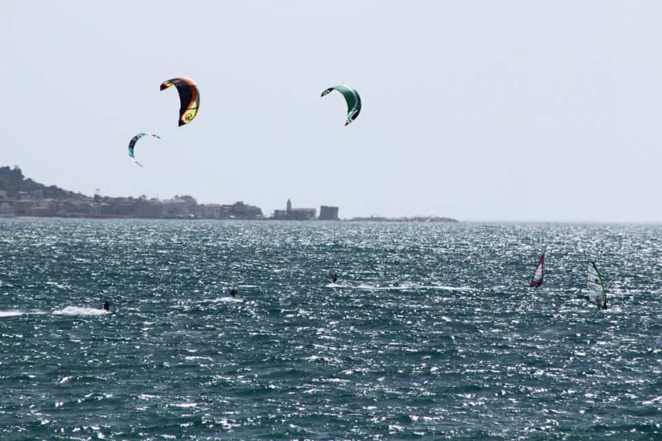 Kitesurf nelle acque di Baia Arena - Photo by Biagio Di Paola