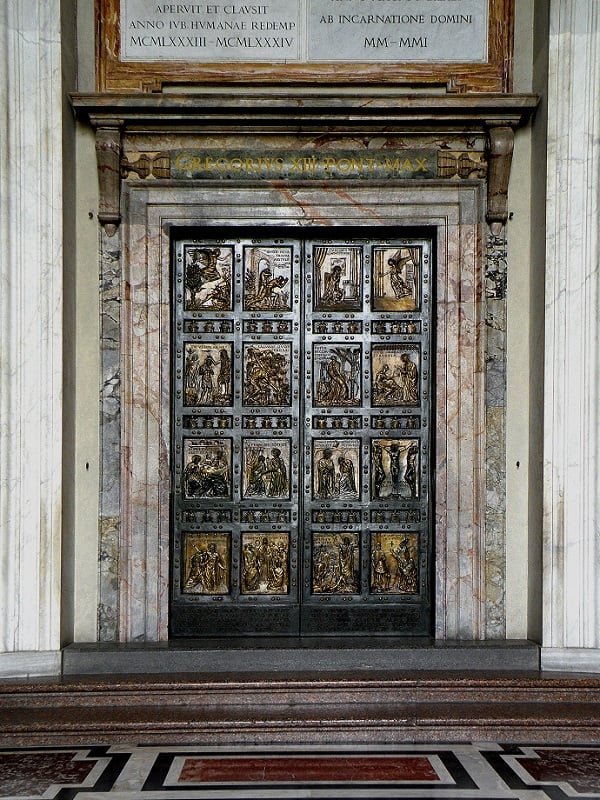 Holy doors and Walking Tours: What to see