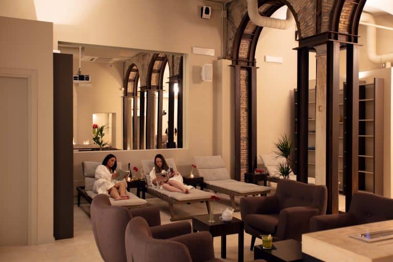 BAHR: English-Speaking Nail Bar, Hair Salon and Spa in Rome