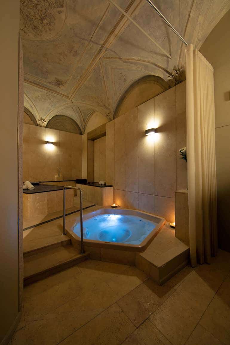 BAHR: English-Speaking Nail Bar, Hair Salon and Spa in Rome