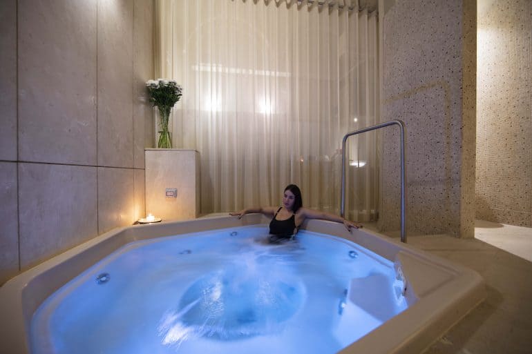 BAHR: English-Speaking Nail Bar, Hair Salon and Spa in Rome