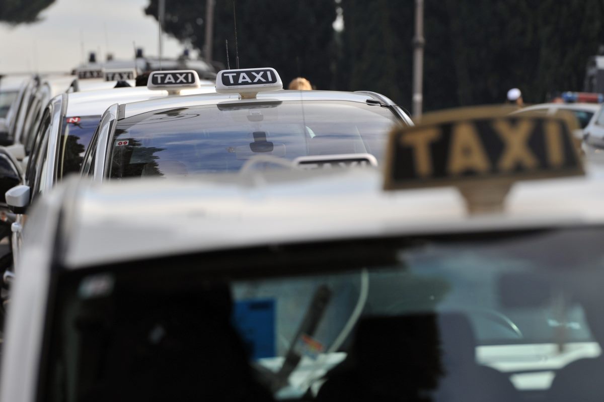 taxi in rome