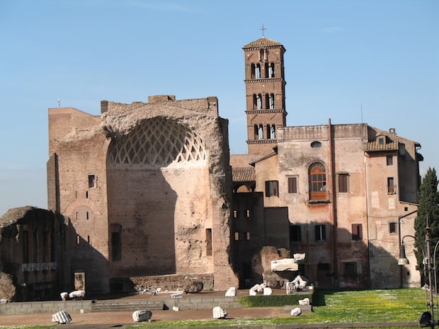 Valentine's Day: The Romantic's (and Cynic's) Guide to Rome