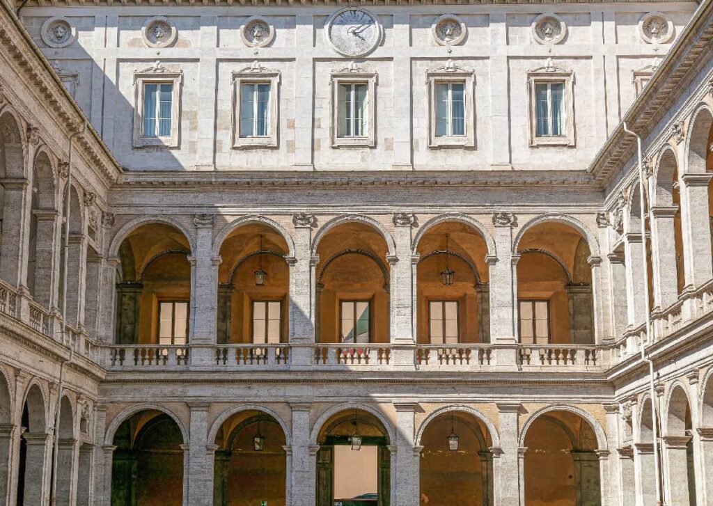alazzo-della-Sapienza-esterno