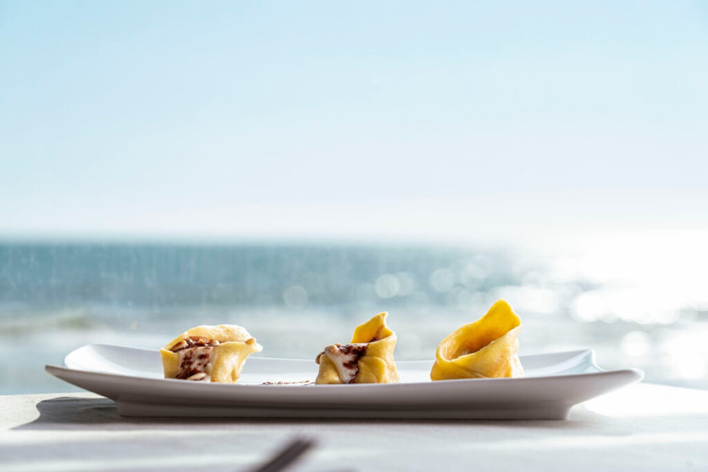 Primo Osteria Mediterranea: buon cibo e relax fronte mare