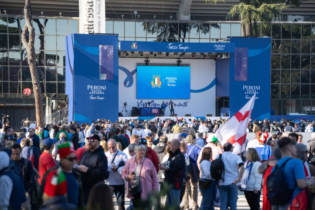 Peroni-Nastro-Azzurro-Terzo-Tempo-Village-(1)