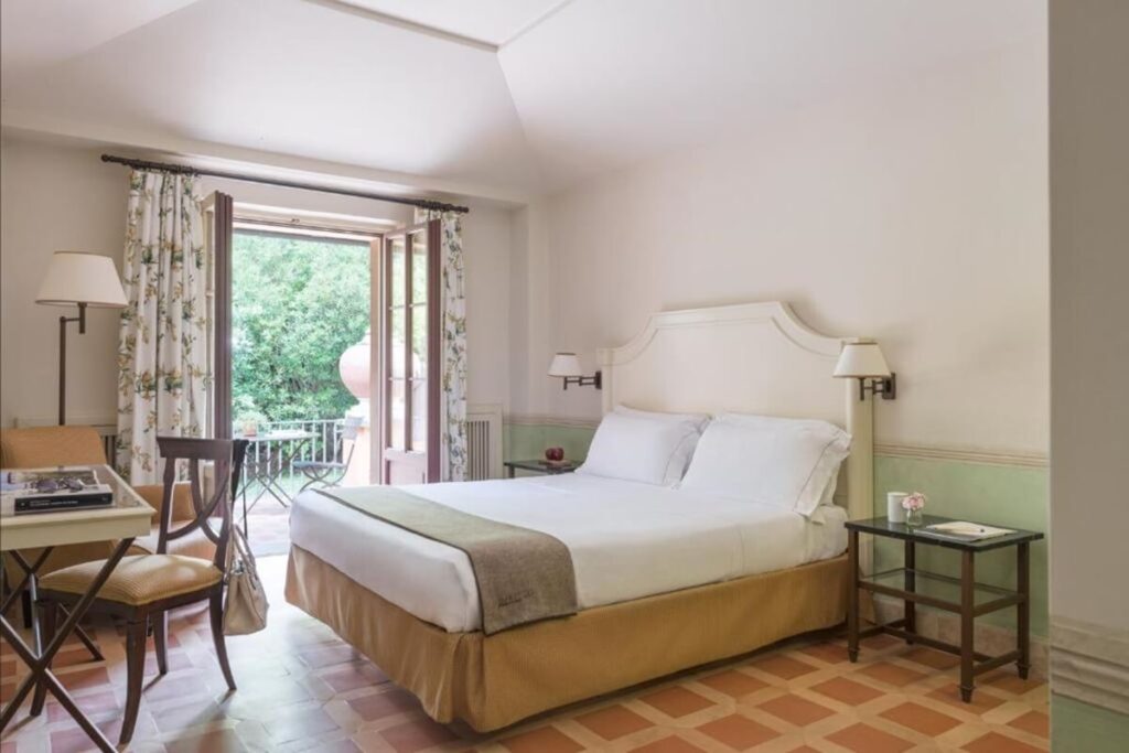 Our guide to hotels and accommodation options near or even inside Rome's main airports, Fiumicino and Ciampino.
