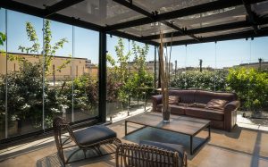 TH-Roof-Rome-Rooftop-Bar-for-Cocktail,-Lunch-&-Views