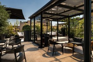 TH-Roof-Rome-Rooftop-Bar-for-Cocktail,-Lunch-&-Views