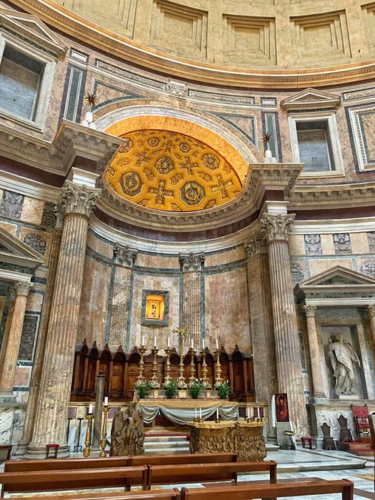 inside pantheon rome