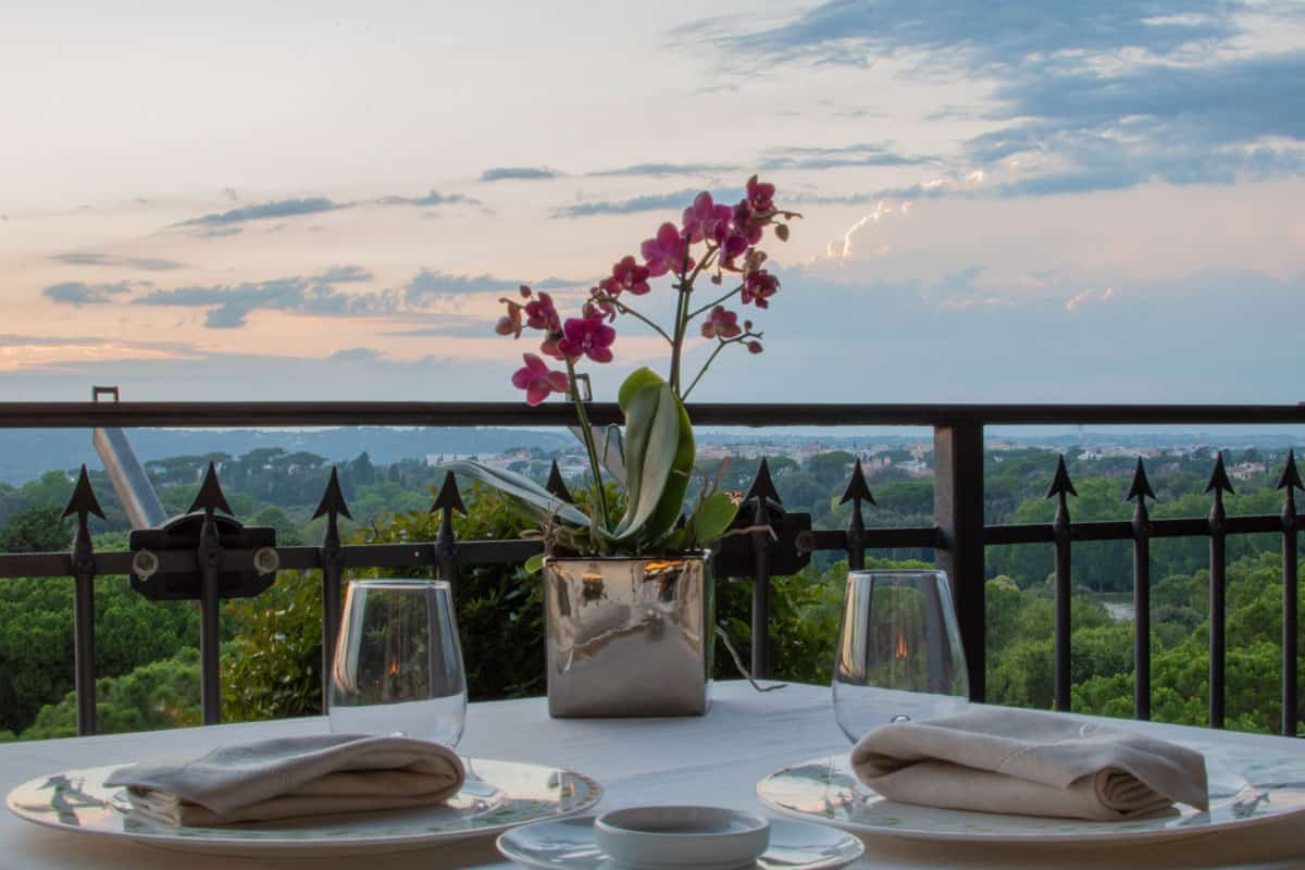 Mirabelle apertivo with a view over Rome