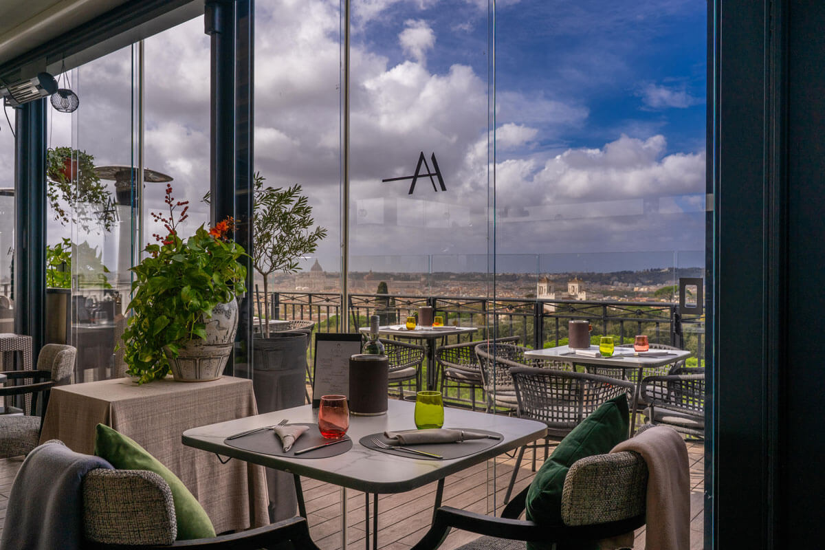 Adèle-Mixology-Lounge-an-exclusive-panoramic-rooftop-in-rome